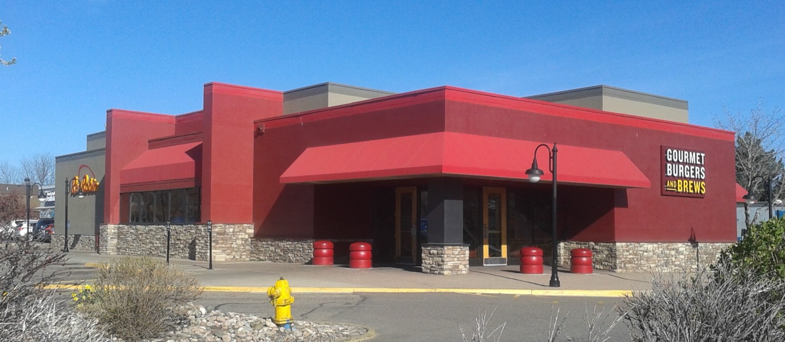 Exterior of a Red Robin restaurant in Arvada, Colorado